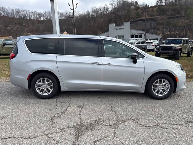 2026 Chrysler Voyager LX