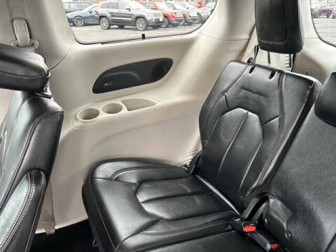 2017 Chrysler Pacifica Touring-L Plus