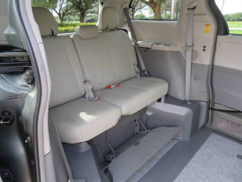 2014 Toyota Sienna LE Mobility 7-Passenger