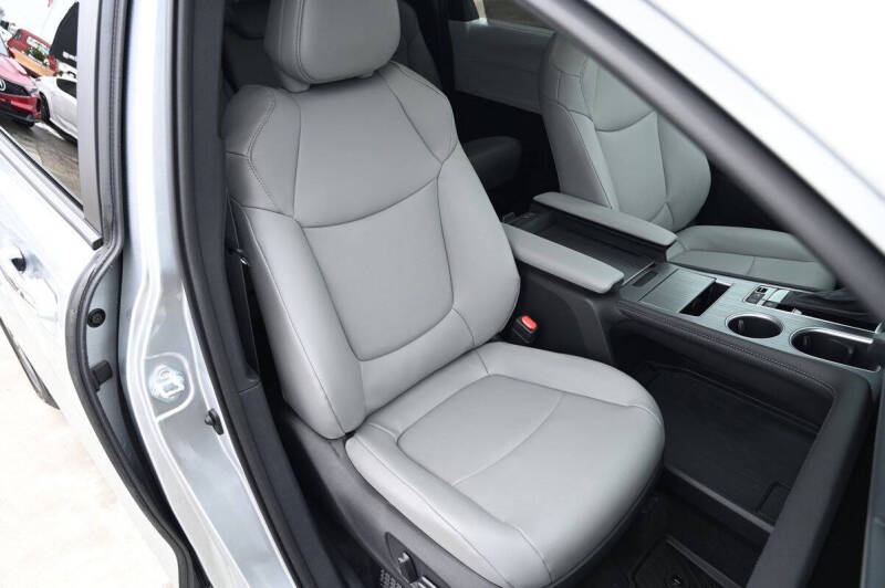 2025 Toyota Sienna XLE 8-Passenger