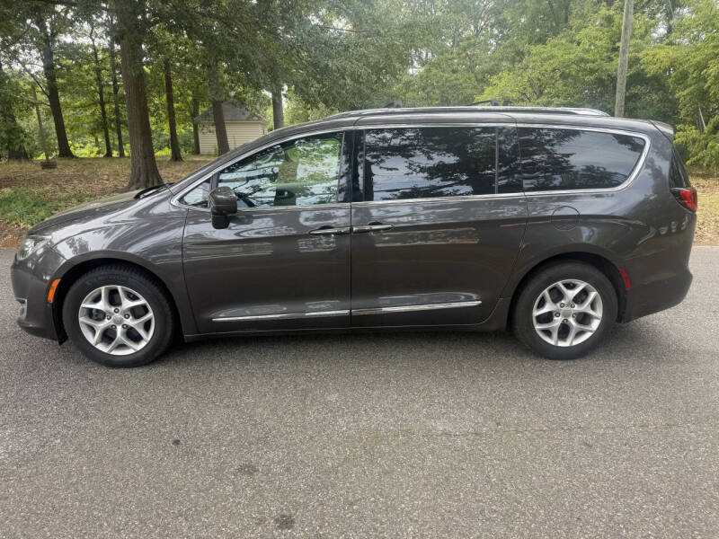 2017 Chrysler Pacifica Touring-L Plus