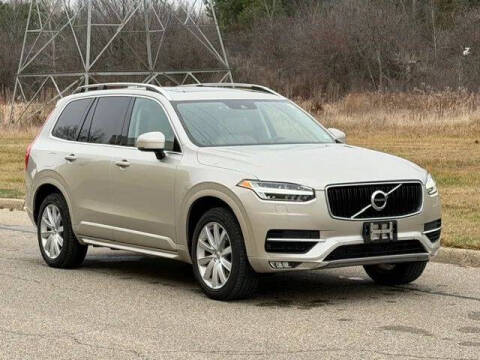 2016 Volvo XC90 T6 Momentum