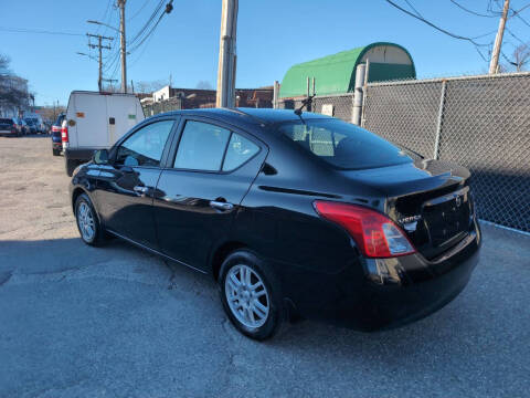2012 Nissan Versa 1.6 SV