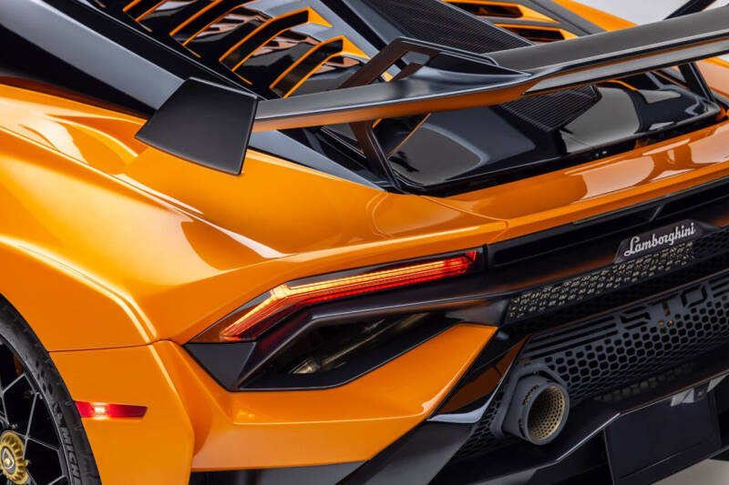 2023 Lamborghini Huracan STO
