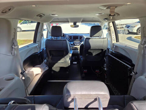 2020 Chrysler Pacifica Touring L