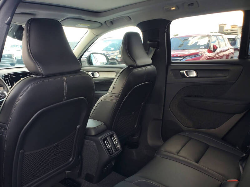 2026 Volvo XC40 B4 Plus