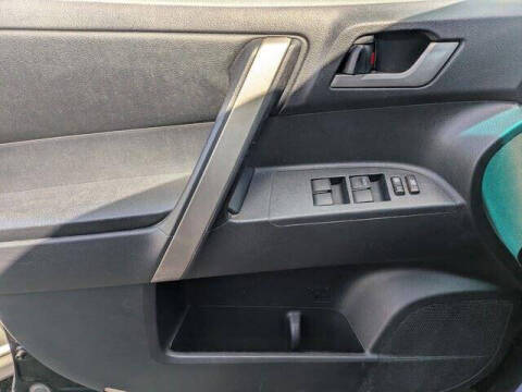 2012 Toyota Highlander SE