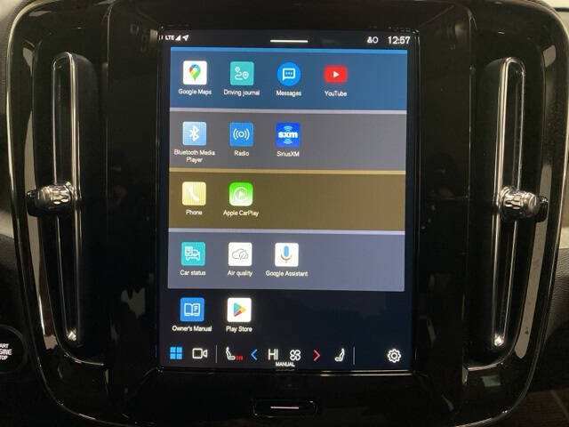 2025 Volvo XC40 B5 Plus Dark Theme