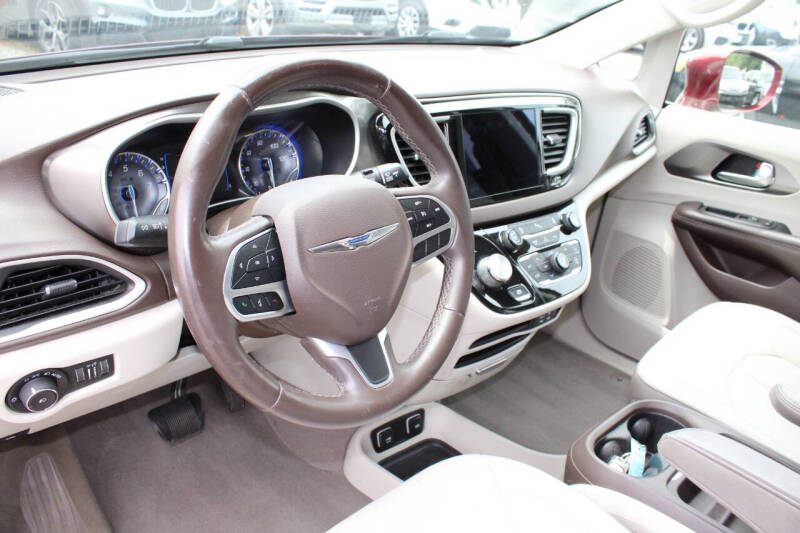 2017 Chrysler Pacifica Touring-L