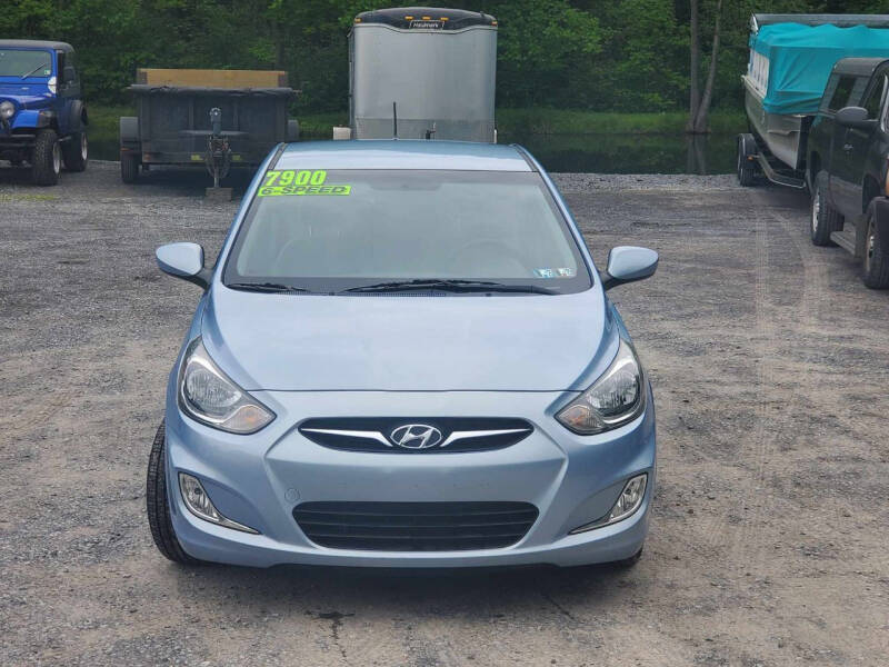 2012 Hyundai Accent SE photo 5