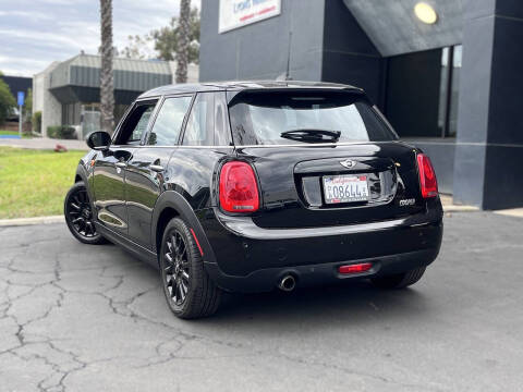2017 MINI Hardtop 4 Door Cooper