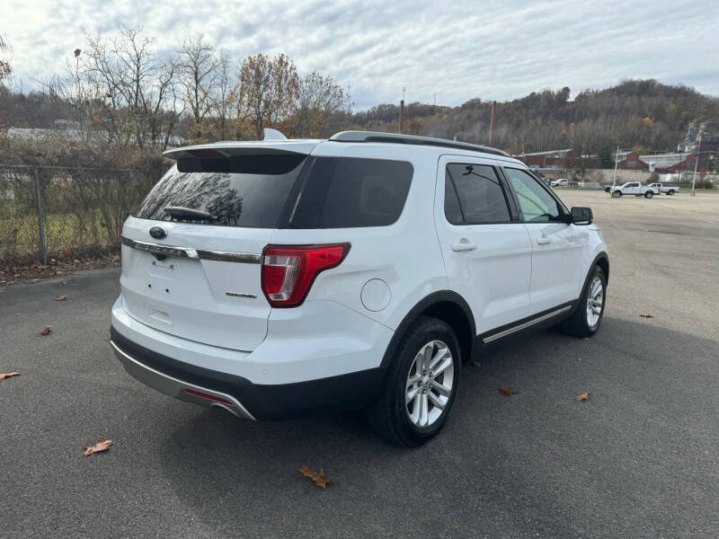 2017 Ford Explorer XLT photo 3