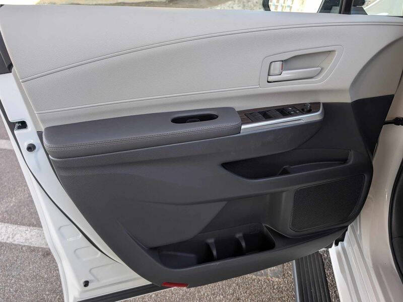 2025 Toyota Sienna LE 8-Passenger