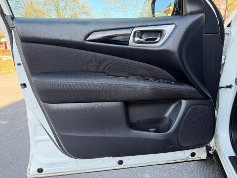 2017 Nissan Pathfinder SV
