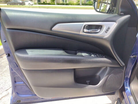 2017 Nissan Pathfinder SL