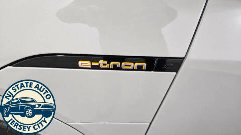 2022 Audi e-tron quattro Premium