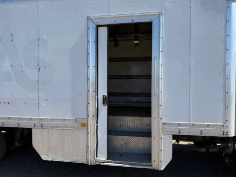 2013 Freightliner M2 106