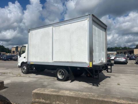 2015 Hino 195