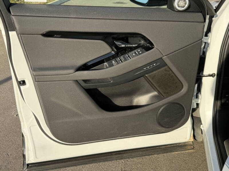 2026 Land Rover Range Rover Evoque P250 Dynamic SE