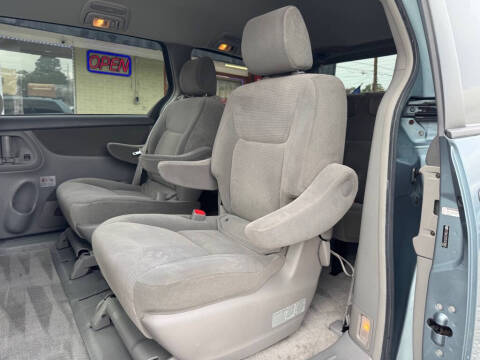 2005 Toyota Sienna LE 7 Passenger