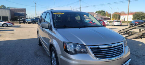 2014 Chrysler Town and Country for sale at Kelly & Kelly Supermarket of Cars in Fayetteville NC