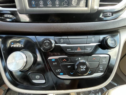 2020 Chrysler Voyager LX