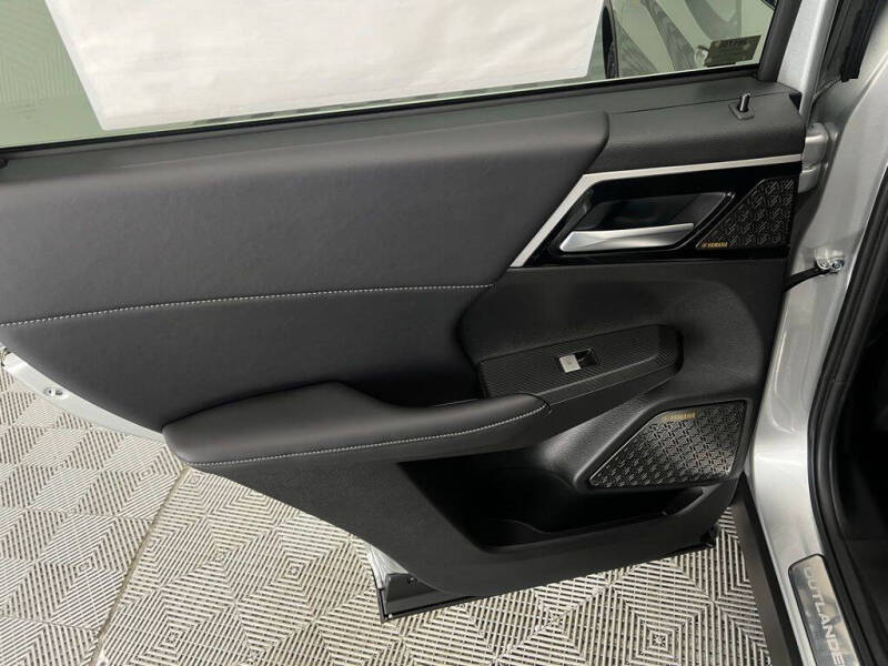 2026 Mitsubishi Outlander SE