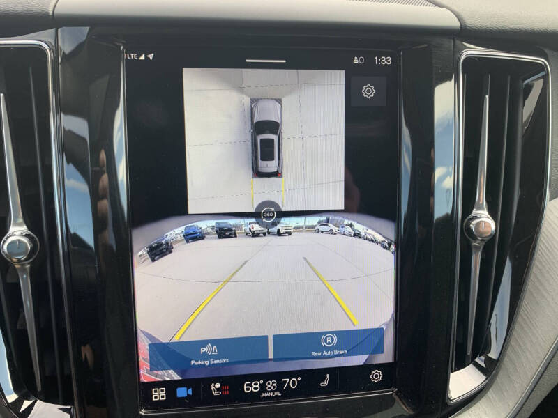 2025 Volvo XC60 B5 Plus Dark Theme