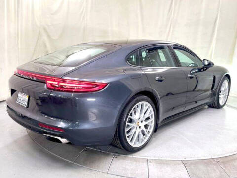 2018 Porsche Panamera 4