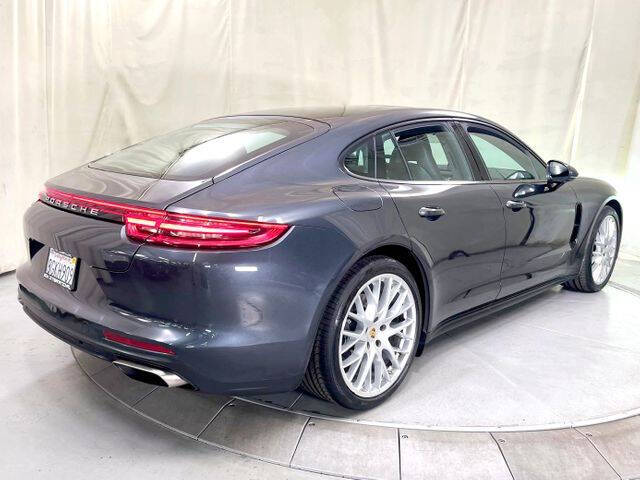 2018 Porsche Panamera 4