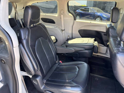 2022 Chrysler Pacifica Touring L