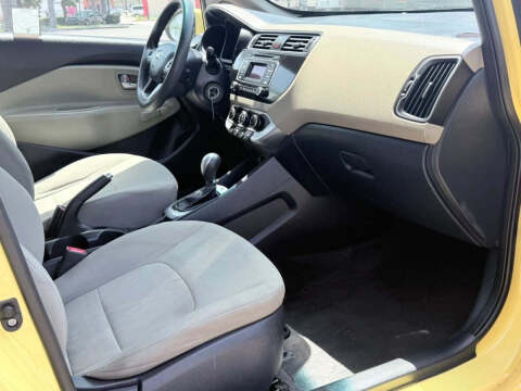 2016 Kia Rio 5-Door LX