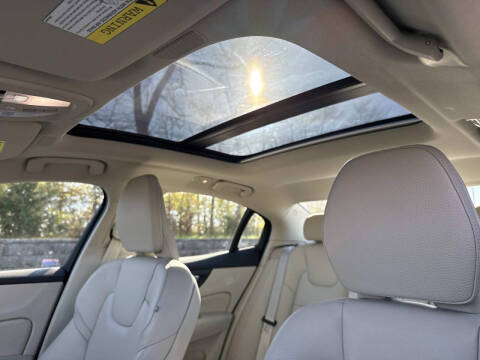 2024 Volvo S60 B5 Ultimate Dark Theme