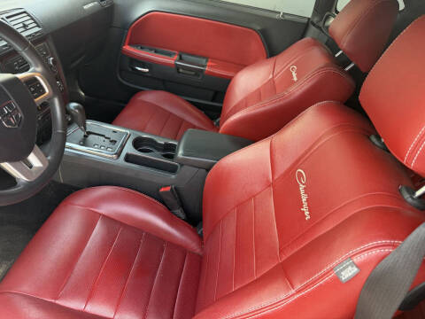 2013 Dodge Challenger SXT Plus