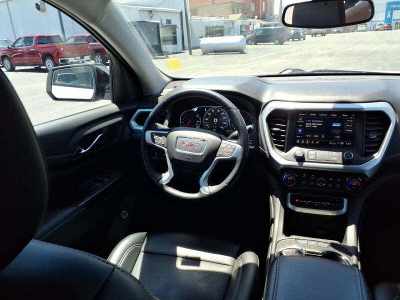 2023 GMC Acadia SLT