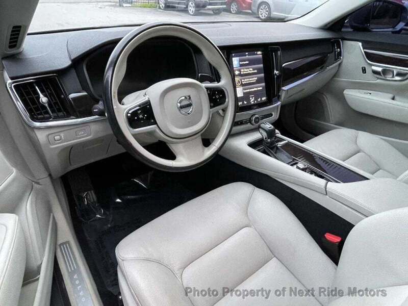 2018 Volvo S90 T5 Momentum