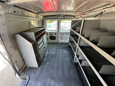 2003 Ford E-Series E-150 Base