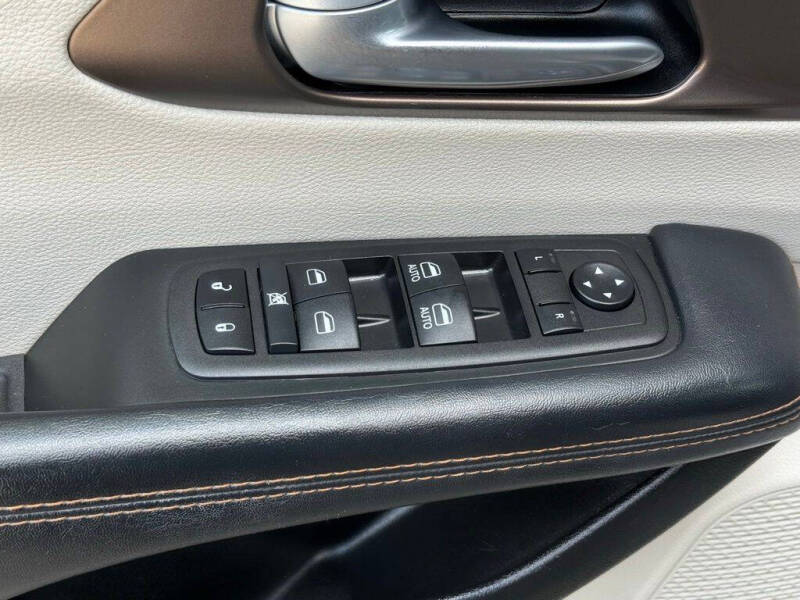 2017 Chrysler Pacifica Touring-L