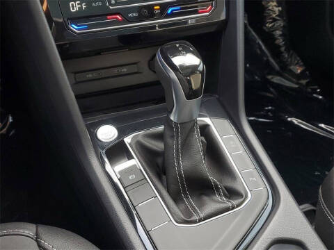 2025 Volkswagen Taos SE Black