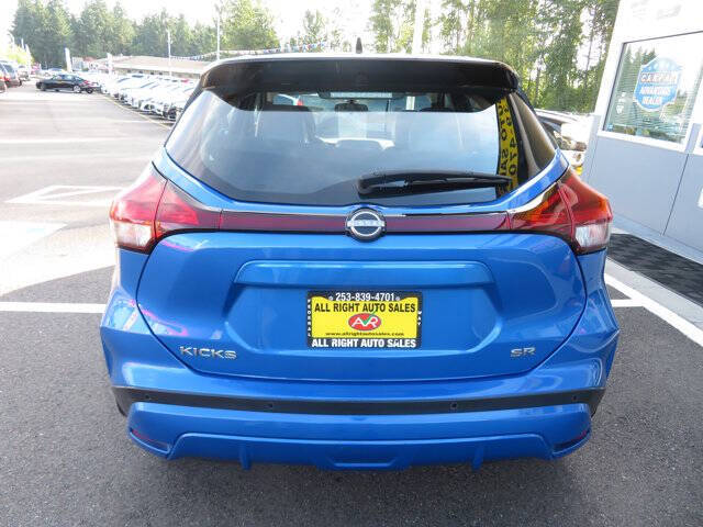 2023 Nissan Kicks SR