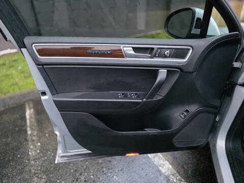 2015 Volkswagen Touareg V6 Lux