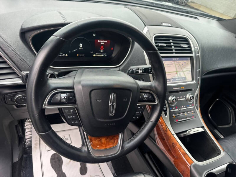 2019 Lincoln Nautilus Select