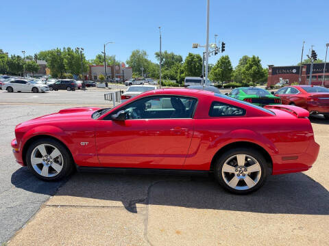 2005 Ford Mustang GT Deluxe
