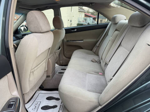 2004 Toyota Camry LE