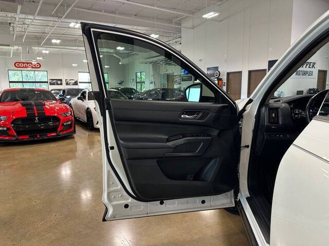 2024 Nissan Pathfinder SL