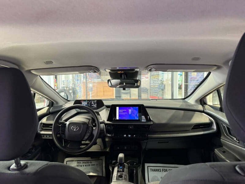 2025 Toyota Prius LE