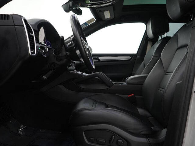2023 Porsche Cayenne Platinum Edition