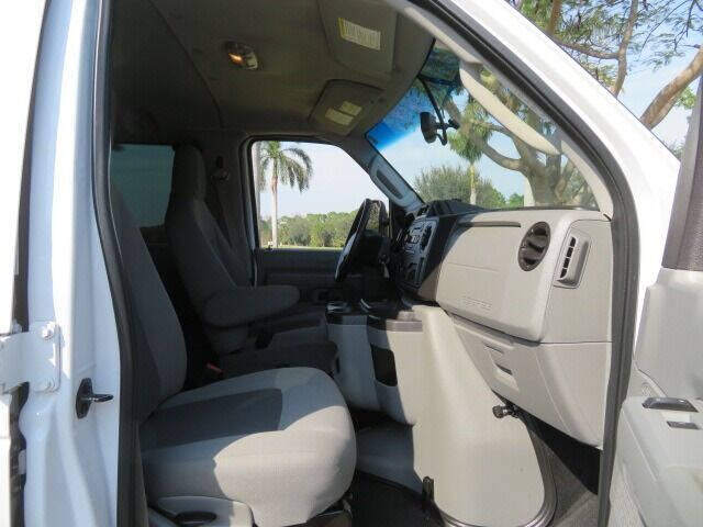 2014 Ford E-Series E-350 SD XLT