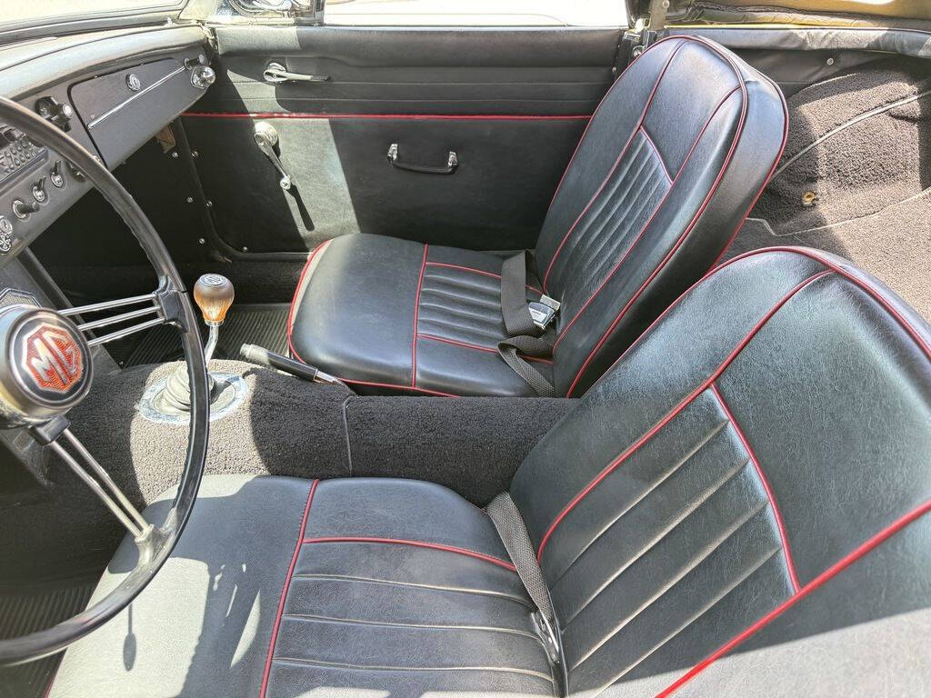 1967 MG MGB 34
