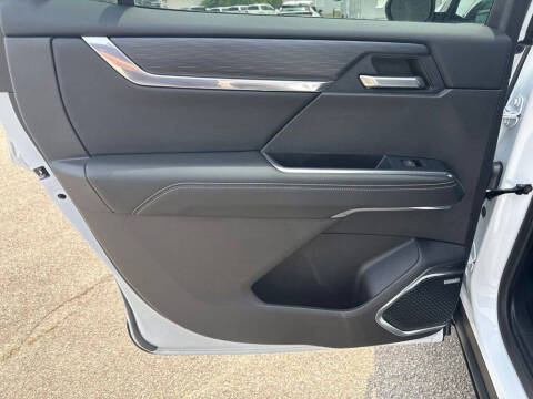 2024 GMC Acadia Elevation